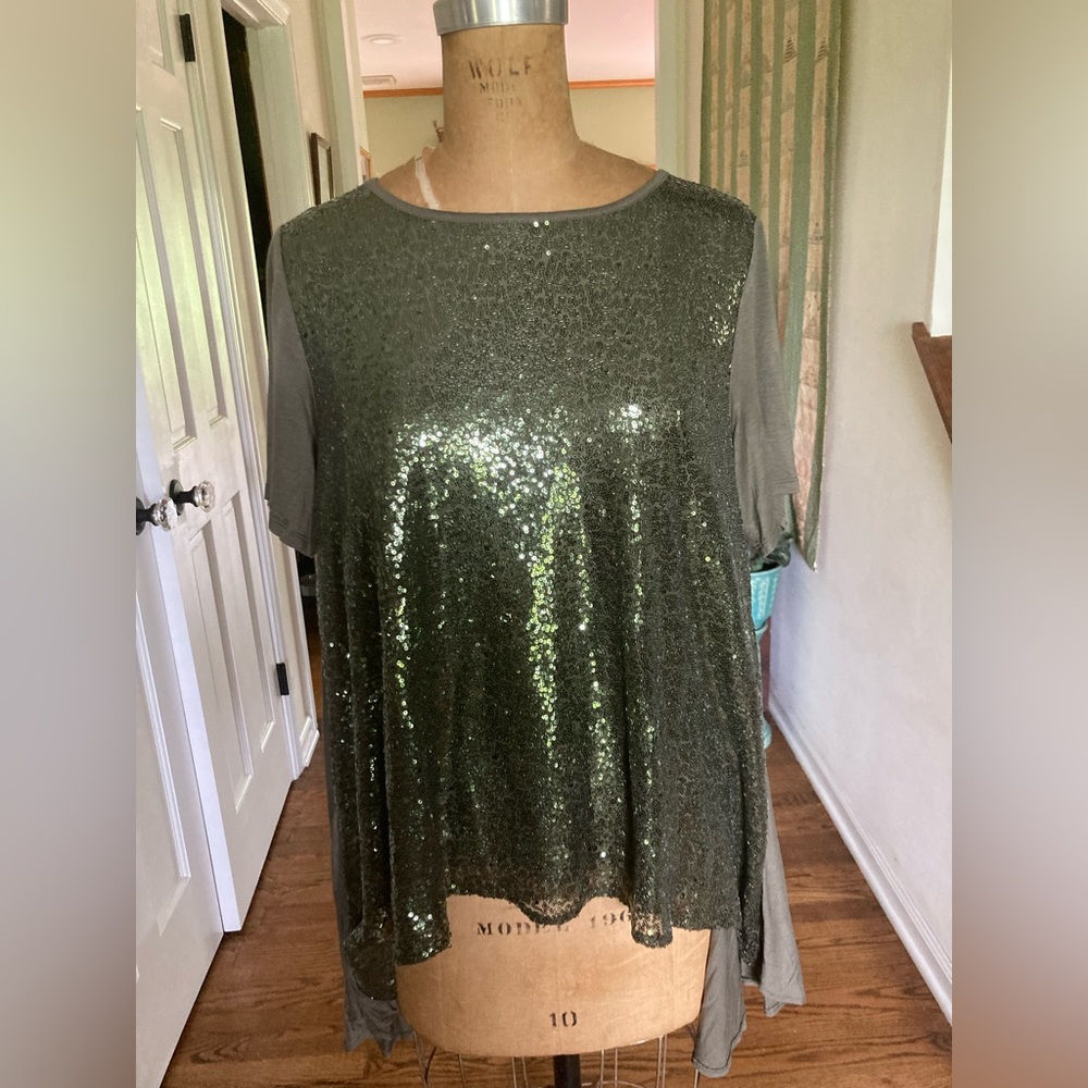 NWT DG2 Sequin Front high low T shirt top OLIVE GREEN LARGE Diane Gilman